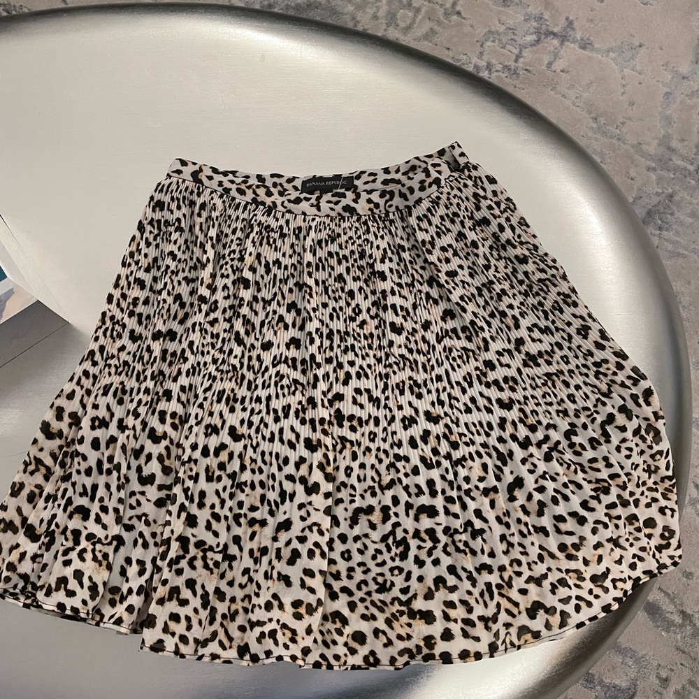 Banana Republic women’s skirt size 2 excellent condition